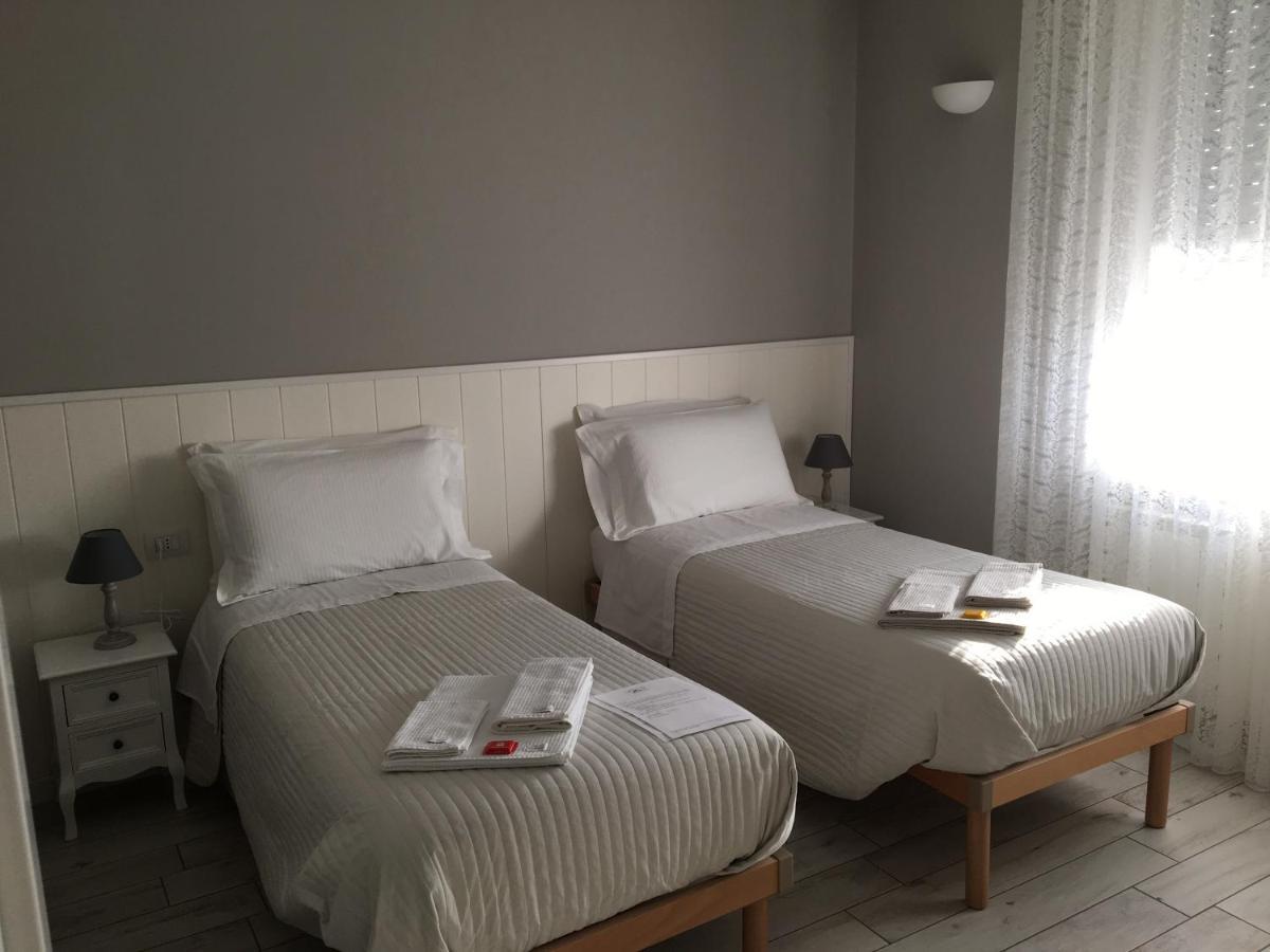 La Terrazza Sul Naviglio B&B Bernate Ticino Bagian luar foto